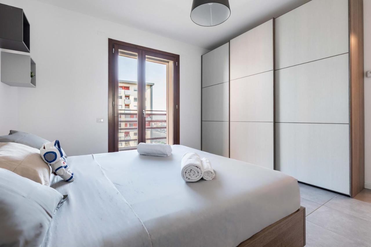 Sarca 11Th Floor Apartment Milan Bagian luar foto